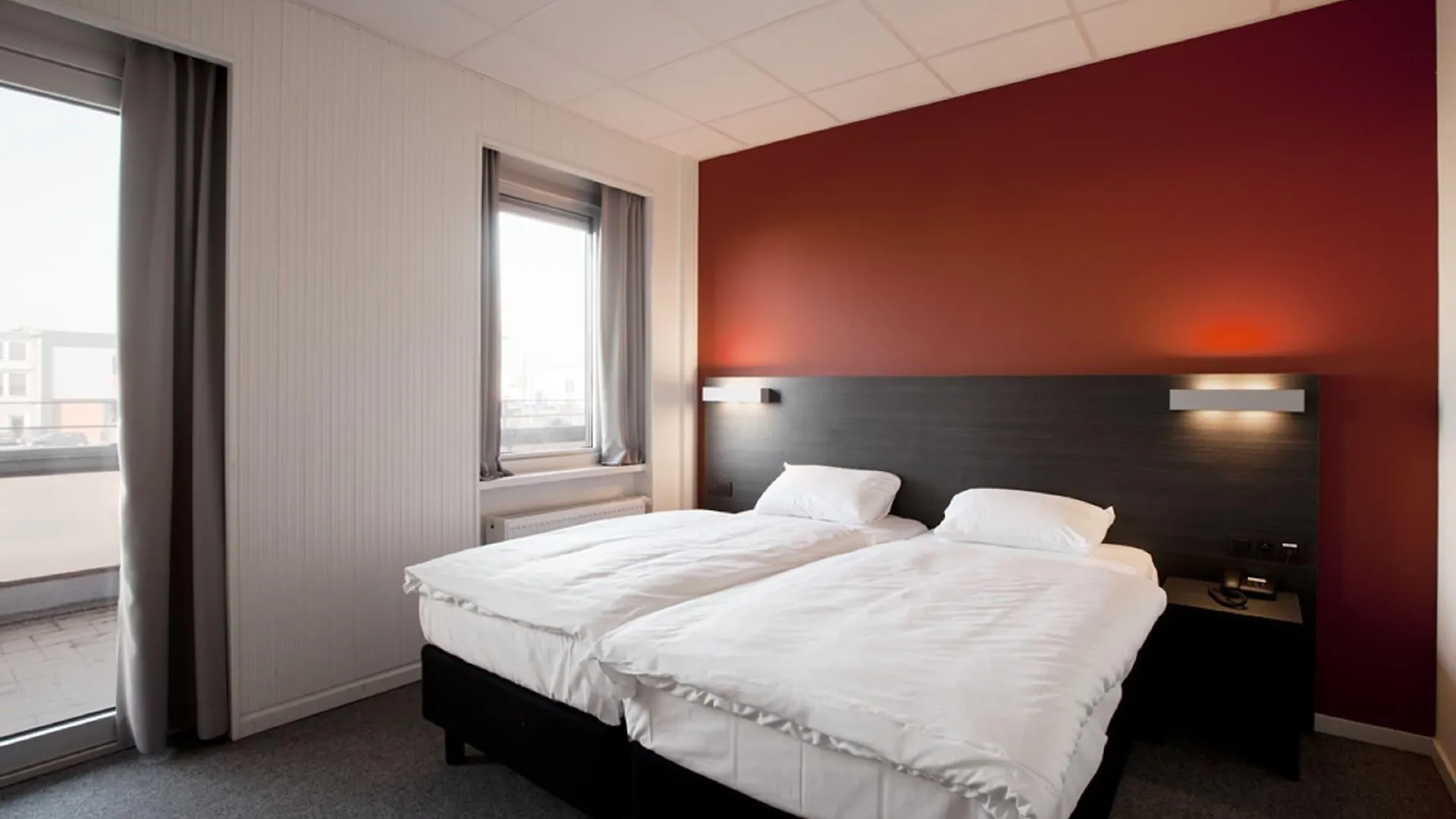 Antwerp Harbour Hotel 3*,