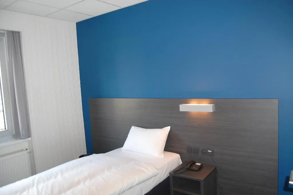 Antwerp Harbour Hotel 3*,